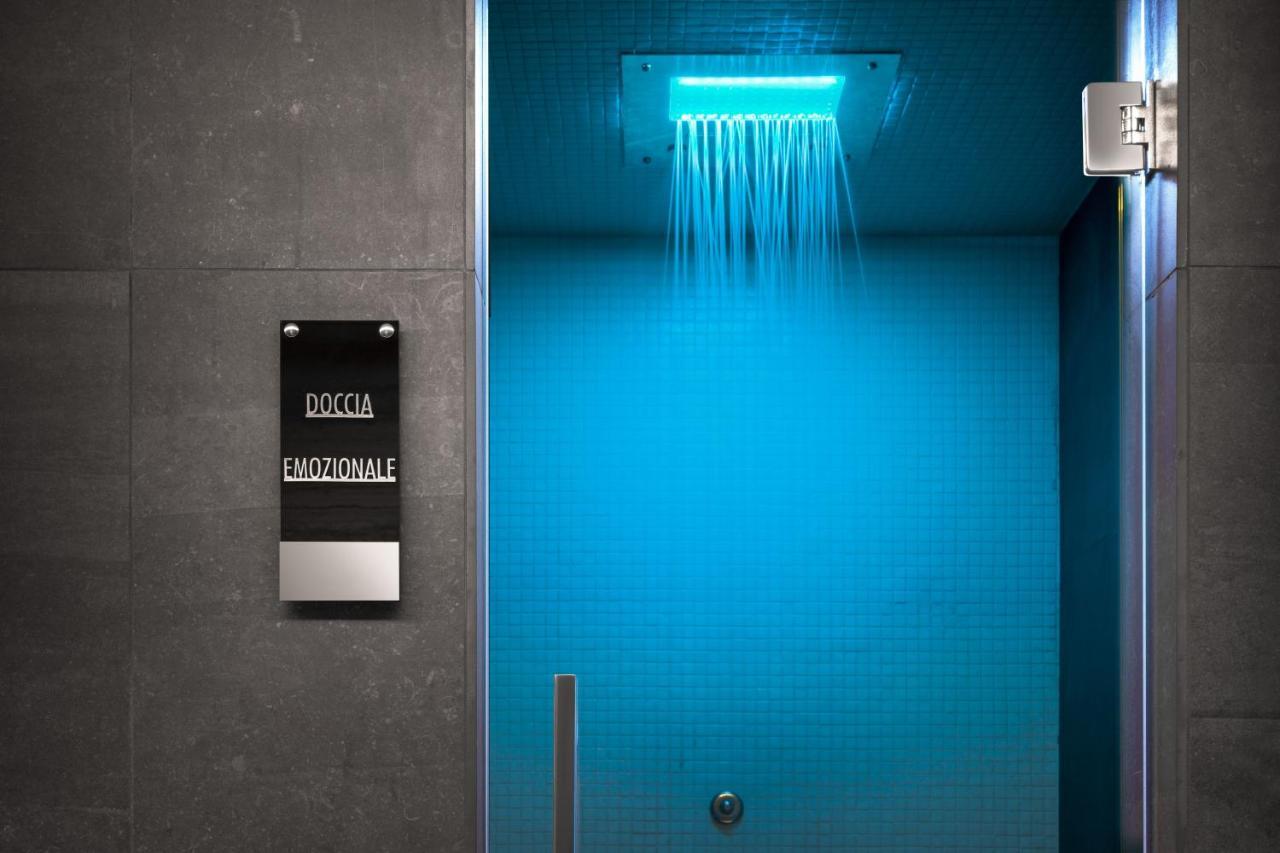 Lhp Napoli Palace & Spa Exterior photo Emotional shower