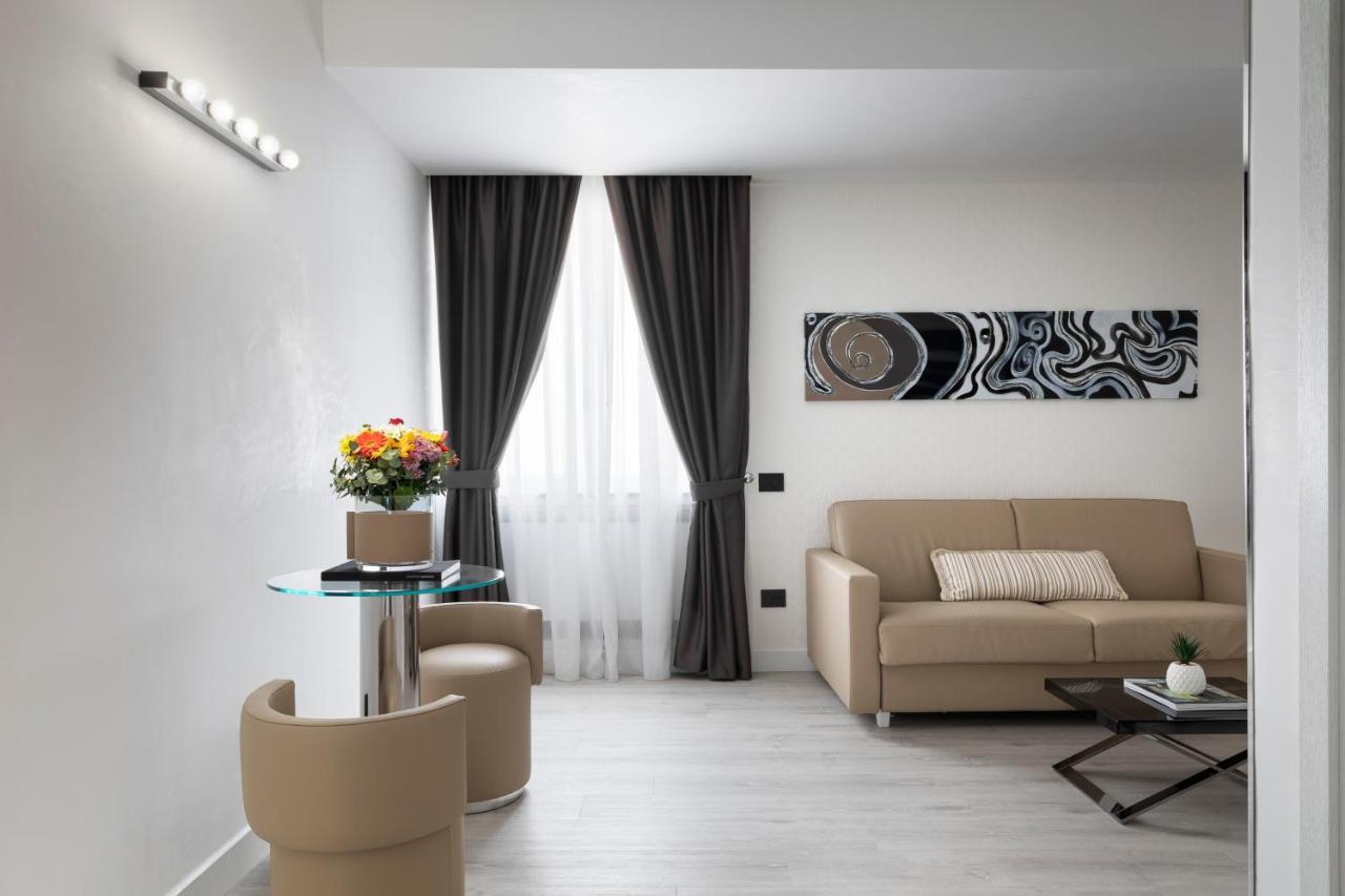 Lhp Napoli Palace & Spa Exterior photo A living room